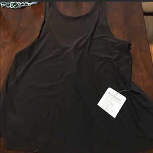 Lululemon black scoop neck tank.